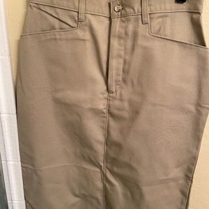 Lady Edward’s long skirt similar to dickres